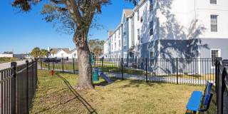 Pelican Lake Apartment Homes Gallery 9