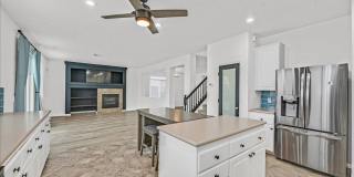 Desirable 4 Bedroom Home with Pool near Summerlin! Gallery 11