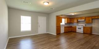 Move in Ready and pricced to GO!! 3 Bed / 2 Bath in 77619! Gallery 12
