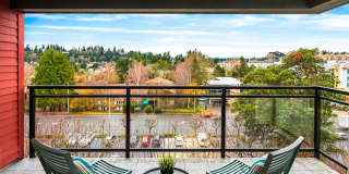 Spacious Condo on Main St. Bellevue!! Gallery 14