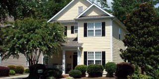 125 Denham Square Gallery 1