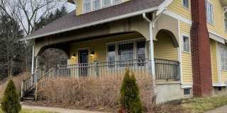Four Bedroom Farmhouse on Three Acres Gallery 1