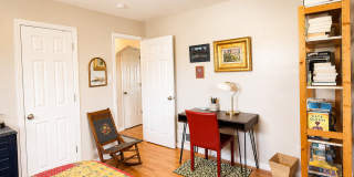 Fully Furnished, UTILITIES INCLUDED Brick Duplex Near Northfield – Just Bring Your Clothes! Gallery 13