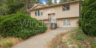 Charming 4-Bedroom Home with Garage & Spacious Yard! Gallery 1