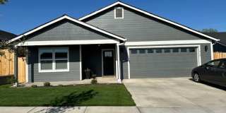 Beautiful Newer 3 Bedroom / 2 Bath Home in NE Madras Gallery 1