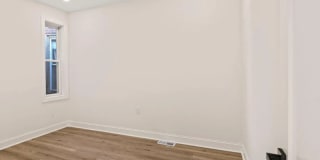 2921 West Oxford Street Gallery 23