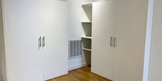 609 East Market Street Gallery 28