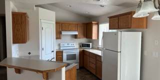 943 Mt Hood | Beautiful bi-level Meridian Home! 3 Car Garage 943 Mt Hood | Beautiful bi-level Meridian Home! 3 Car Garage Gallery 5