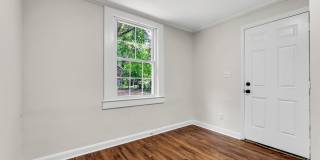 Four Bedroom 2 bath House with office on W Friendly Ave in Greensboro-near UNCG Gallery 22