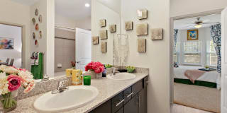 Sadler House Luxury Apartment Homes Gallery 37