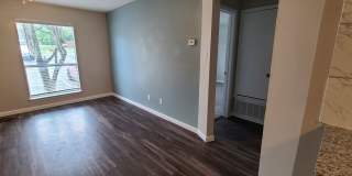 Top Location! Right in the heart of beautiful downtown Boerne! Gallery 4