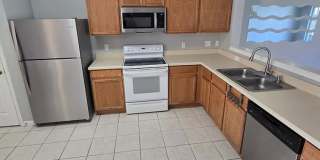 Lakefront Townhome in MetroWest Gallery 4