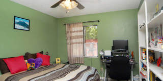 Large 3 Bed 2 Bath Condo In a Great North Boulder Location.  Underground Parking Gallery 12