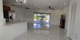 305 SE Airoso Blvd Gallery 4