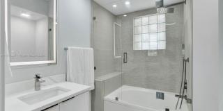 3245 Northeast 184th Street Gallery 7