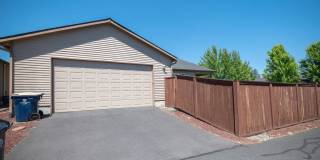 Beautifully Maintained Single Level Home with AC! Gallery 24