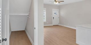 717 S Henderson Street Gallery 8