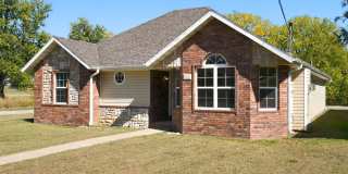 3 bedroom rental on 1 Acre lot! Gallery 1