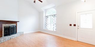 4 Bed home in Olathe- Quick access to I-35 Gallery 10