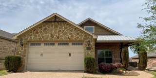 Available Now: 4 bedroom house Gallery 1