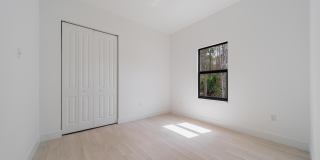 541 Ladd St Gallery 11