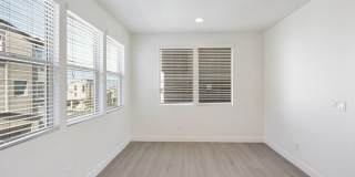 Summerlin Beauty With Bed and Bath On 1st Floor Gallery 24