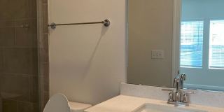 Room in 4 Bedroom Home at Tears Ln Gallery 12