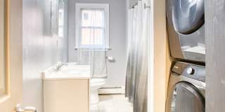 Lovely 3 Bedroom 1 Bathroom - 1st Floor with/ Washer and Dryer Gallery 43