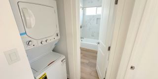 2bd/1ba in Sherman Oaks w/ parking, washer/dryer in unit! Gallery 6