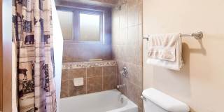 Beautiful townhome, ski shuttle, views, utilities included, pets negotiable, winter lease! Take a look quick! Beautiful townhome, ski shuttle, views, utilities included, pets negotiable, winter lease! Take a look quick! Gallery 33