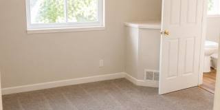 ***South Side Duplex Apartment For Rent * Pet Friendly * Walk to E. Carson St. * Available Now * Renovated *** Gallery 22