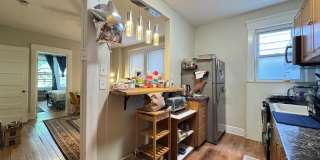 Charming 2BR in East Rock | Hot Water Included | Walk to Yale & SOM Gallery 8