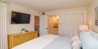 ** CANAL VIEW 2 BEDROOM\2 BATH CONDO ** SEASONAL OR ANNUAL ** BLUE POINT CLOSE TO DOWNTOWN NAPLES AND NAPLES BEAUTIFUL BEACHES ** CANAL BOAT SLIP AVAILABLE ** Gallery 40