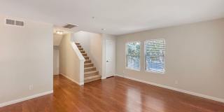 SD: Bright 2BD/2.5BA Townhome in Point Loma with Fireplace, Private Balcony & Tandem Garage Gallery 8