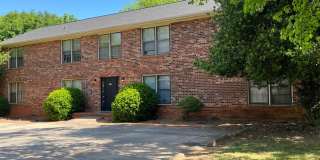 2BR/ 2Bath on Eastside! Available end of July 2026 Gallery 1