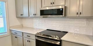 3 Bedroom House with Privacy Fence Gallery 32
