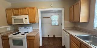 Adorable 2/1 Bungalow in Murray Hill Ready Now! Gallery 16