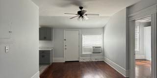Penthouse Vintage Apartment in Historic Home Near Downtown Gallery 10