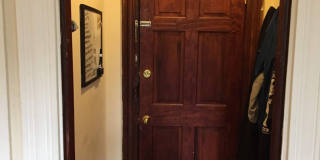 Good sized studio for 9/1 in a hot location! Gallery 7