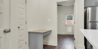 1 Bedroom home with Fenced Backyard! Gallery 7