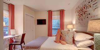 Furnished Cozy Bungalow Style Condo in Capitol Hill Gallery 10