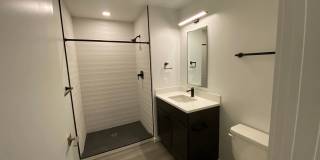 725 W Pratt Gallery 35