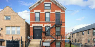 926 W 32nd Place 926 W 32nd Place Gallery 1