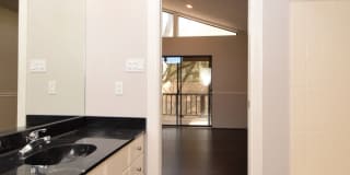 4/3 w/ Fenced yard & enclosed patio! Gallery 40