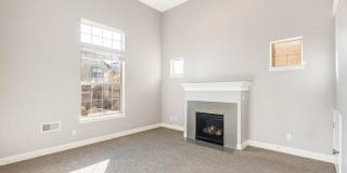 Beautiful townhome in Empire Crossing with mountain views! Beautiful townhome in Empire Crossing with mountain views! Gallery 14