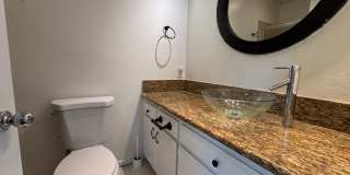 Large and Modern tri-level townhouse in Westwood minutes from Beverly Hills and UCLA Gallery 16