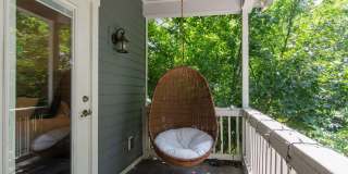 Great cottage house just off Ellington Pkwy-close to downtown! Gallery 20
