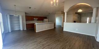 Spacious 3 bedroom, 2 bath home with a den! Gallery 10