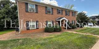 Modern 2 Bedroom Apartment with Water Included on Forsyth St Gallery 3