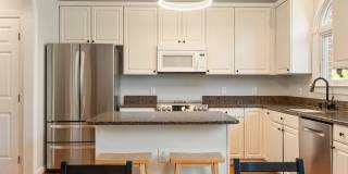 Beautiful Southern Village townhome - Furnished - Mid / Long Term lease options Gallery 10